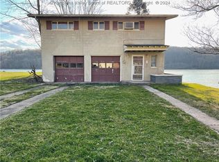 2 Walnut St, Ravenswood, WV 26164