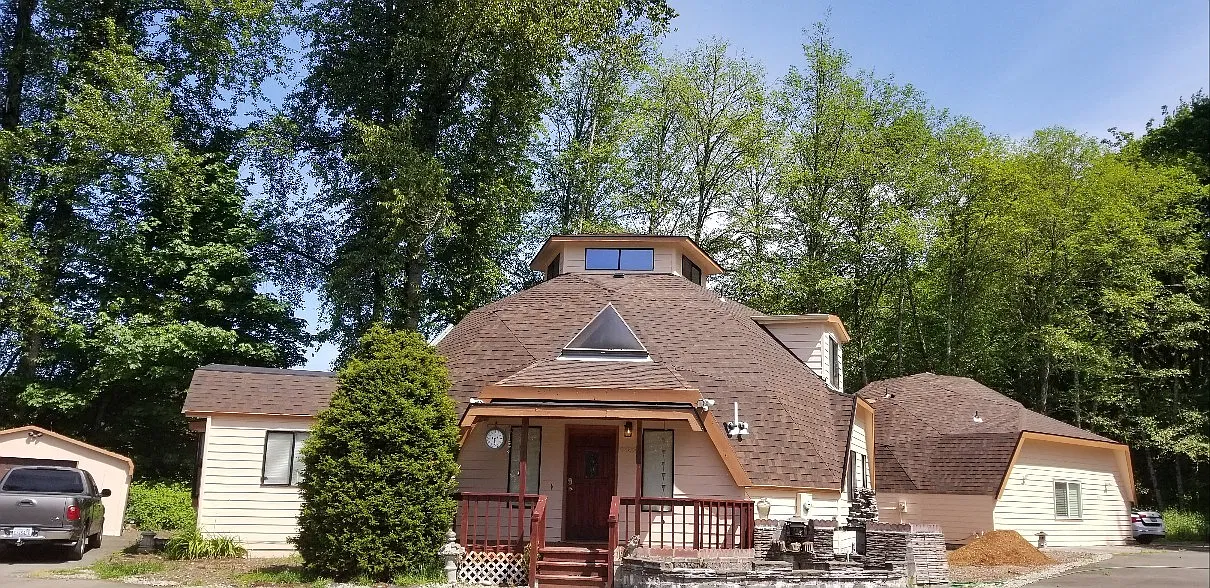 3 bed, 2500 sqft, $2,300 — Photo 3