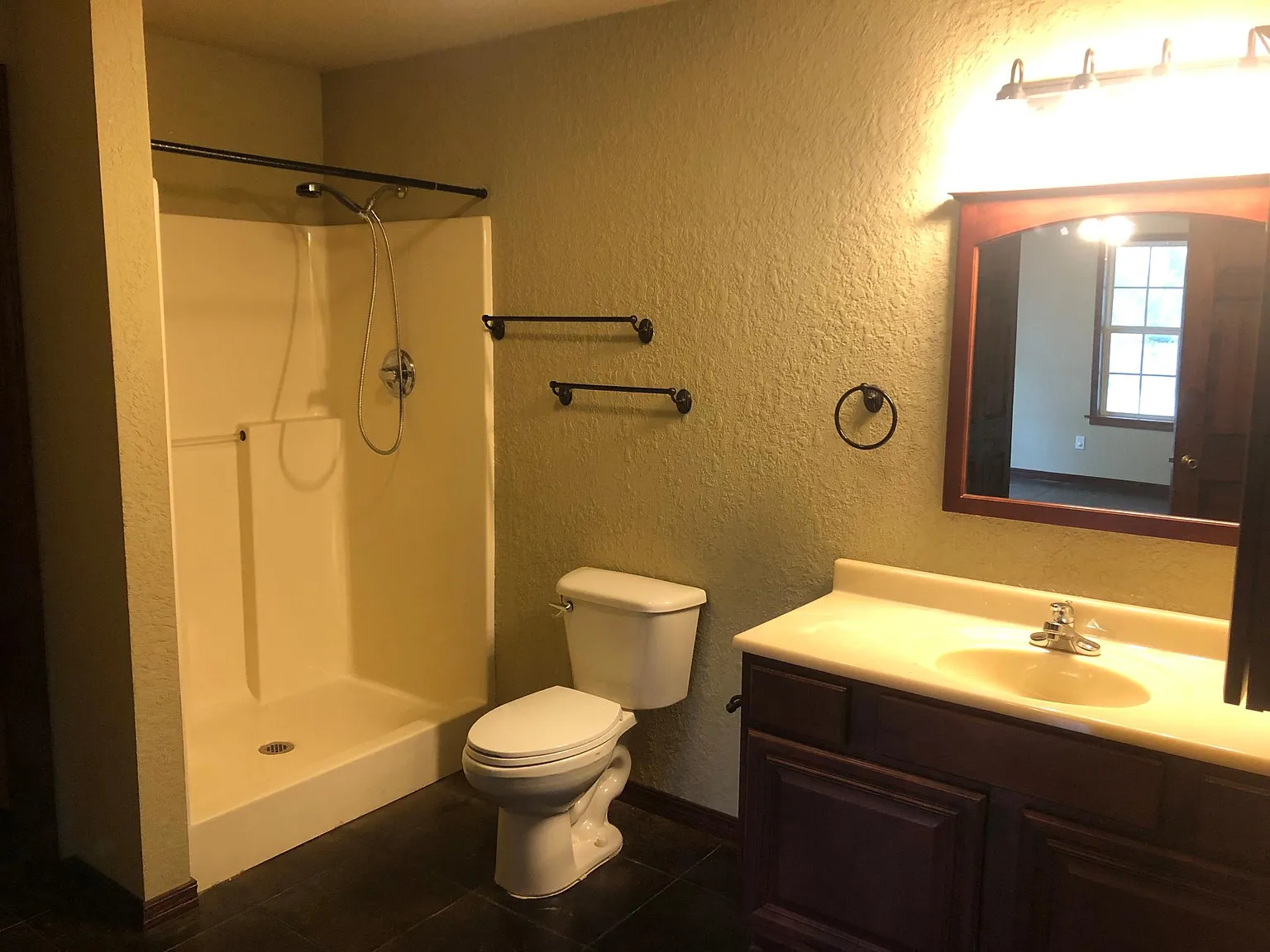 1 bed, $895 — Photo 4