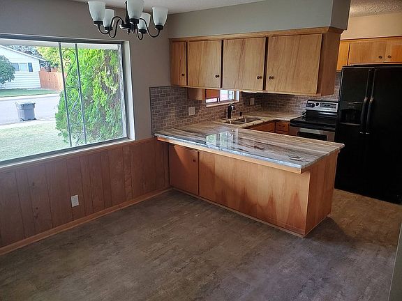 5th image of 1705 Michael St
