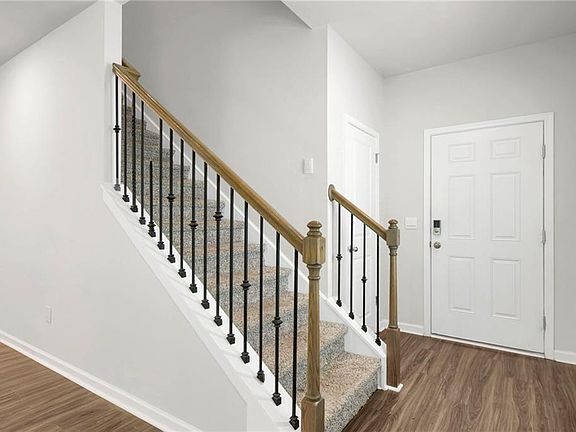 5th image of 334 Wells Cir