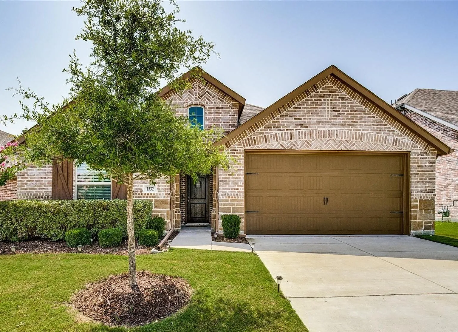 4 bed, 2207 sqft, $2,595 — Photo 1