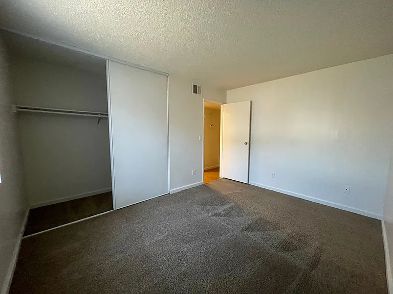 Canyon Club Apartments — Photo 34