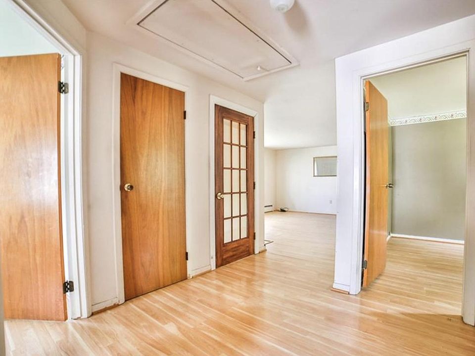 1st image of 541 S Shore Blvd Floor 2