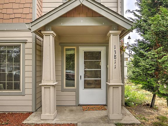 3rd image of 13811 NE 64th Cir