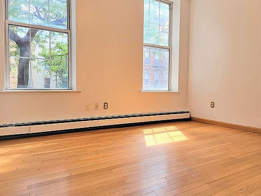 4th image of 145 17th St #B