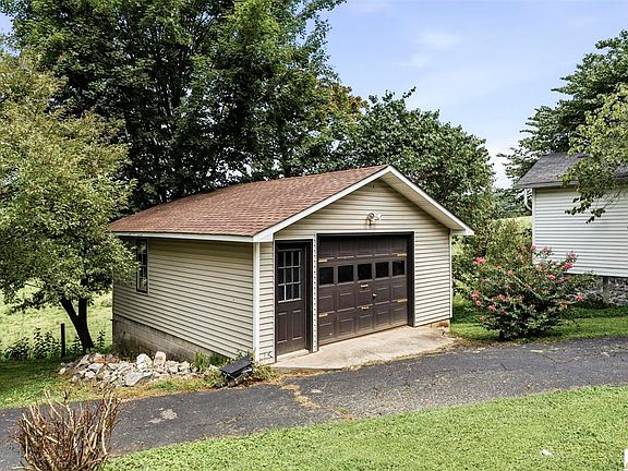 4th image of 166 Woodhaven Dr