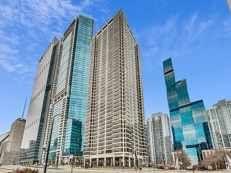 360 E Randolph St #405