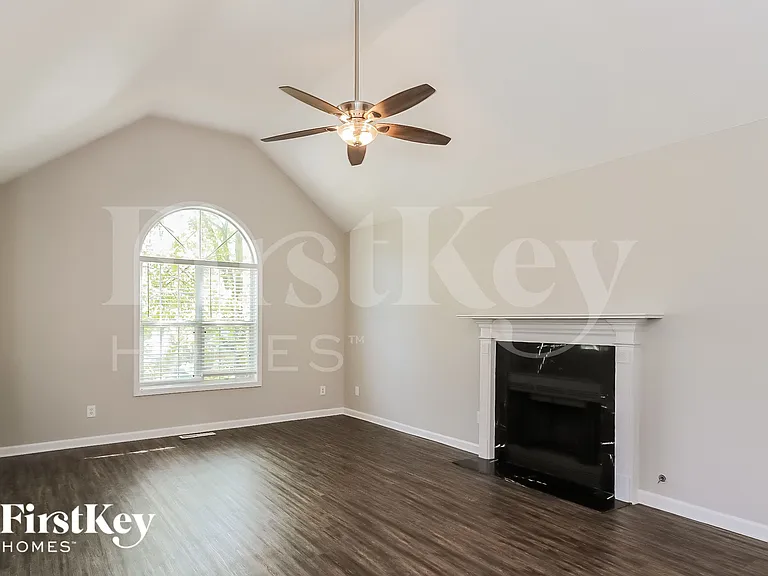 1005 Wolf Springs Cv — Photo 8