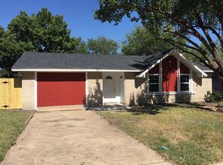 530 Campfire Dr, Grand Prairie, TX 75052