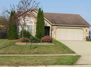 954 Valley River Dr, Columbia City, IN