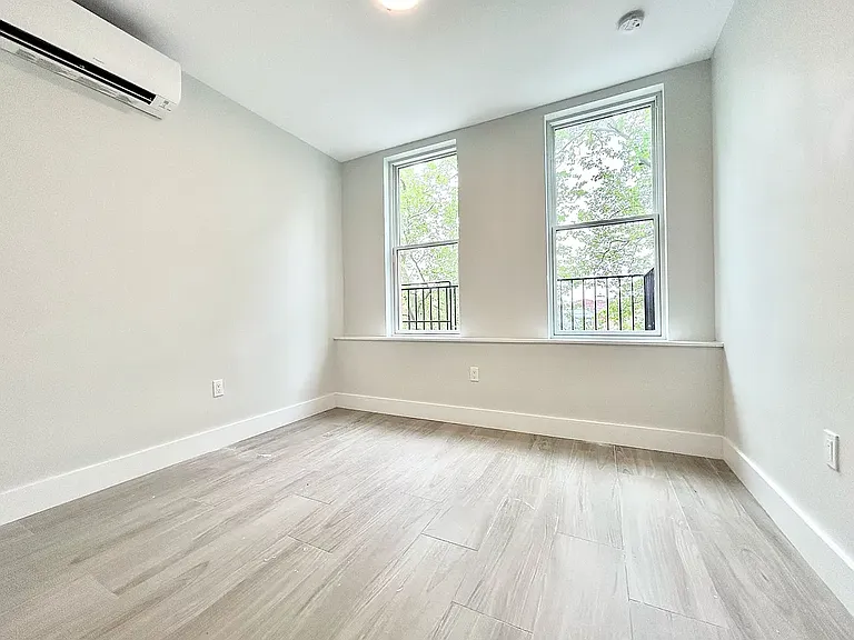 222 E 53rd St #1 — Photo 6