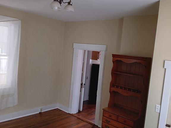 5th image of 14 Centre St