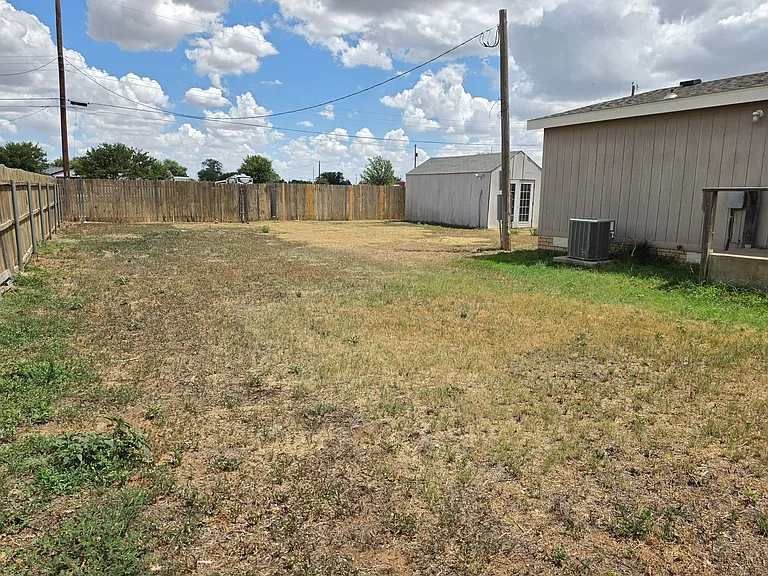 1617 E Brazos St — Photo 40