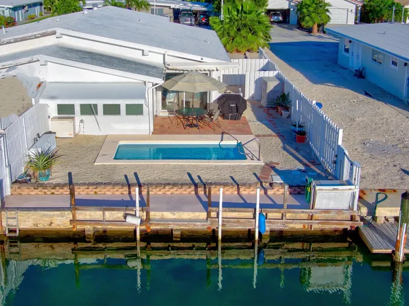 201 9th St, Key Colony Beach, FL 33051