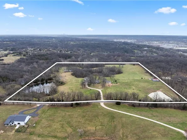 1801 S 102nd St, Edwardsville, KS 66111