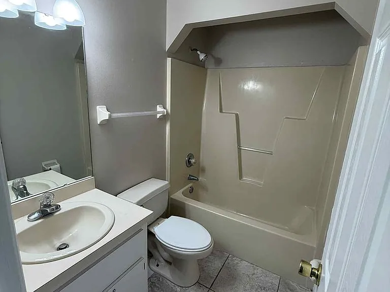17 Hemlock Radial Ct — Photo 14