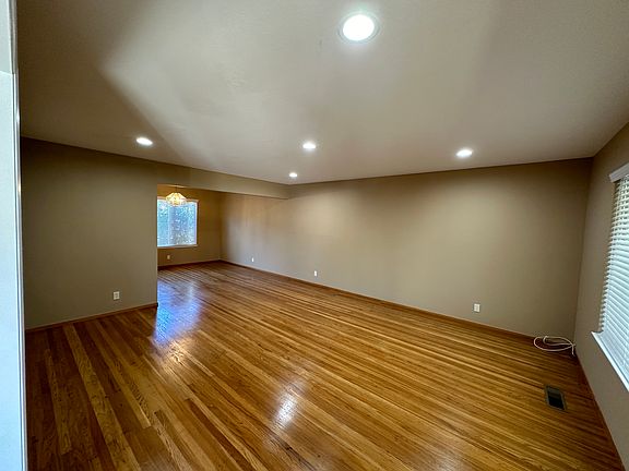 5th image of 10332 Noel Ave