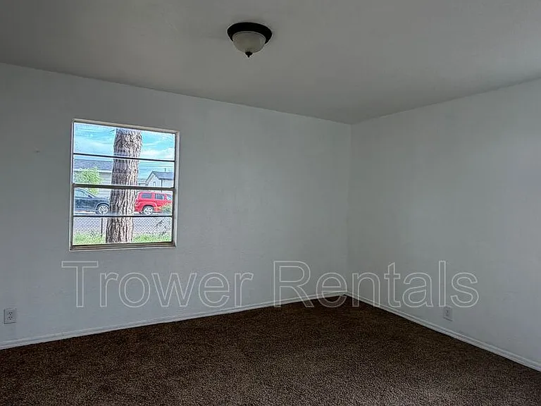 406 San Jacinto St — Photo 21