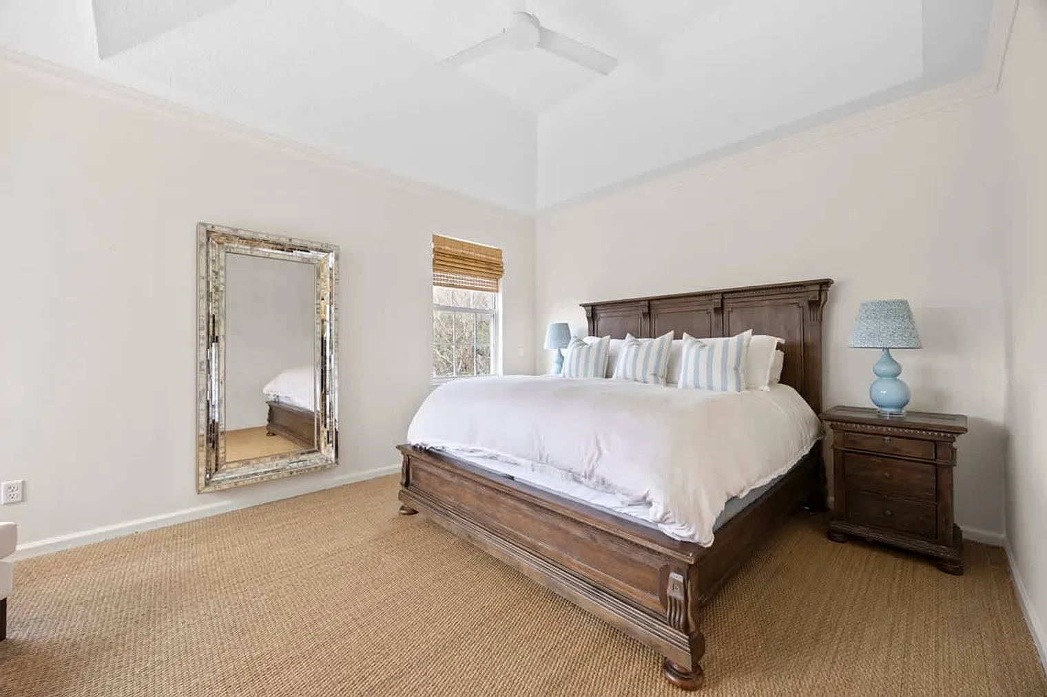 6 bed, 4.0 bath, 3799 sqft, $20,722 — Photo 3