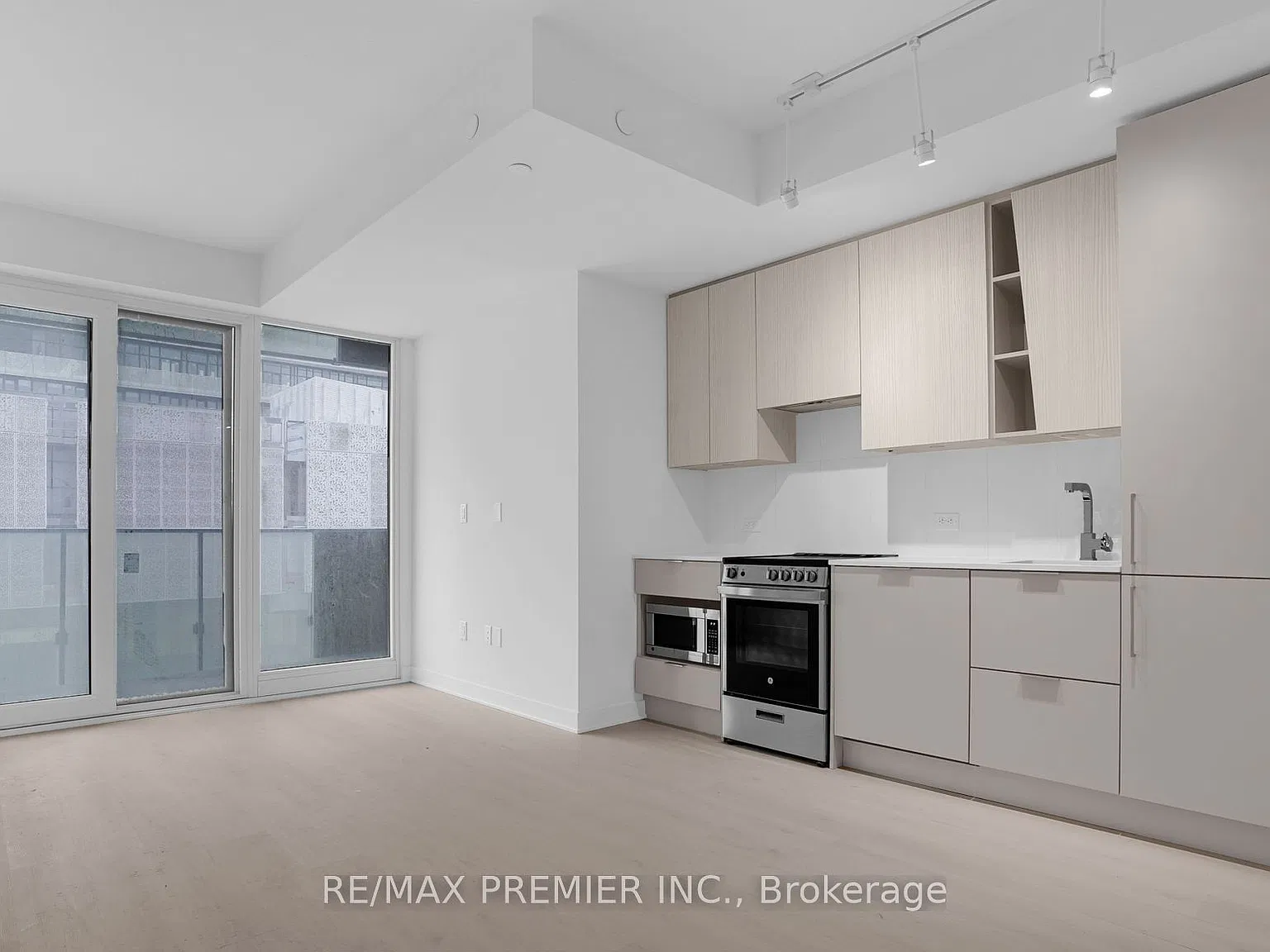 2 bed, $2,400 — Photo 4