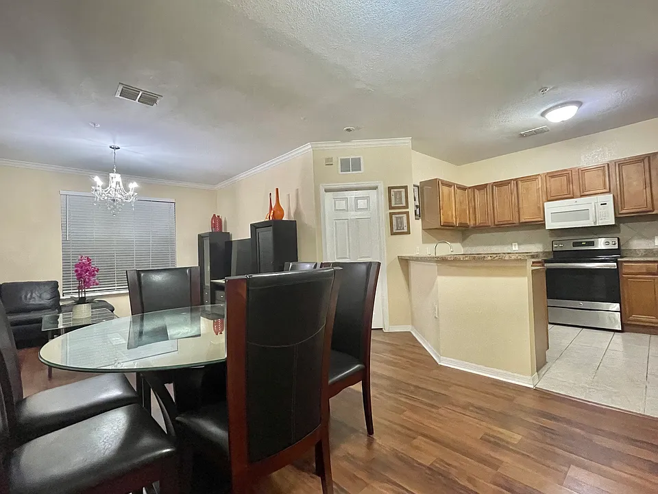 6111 Metrowest Blvd #104