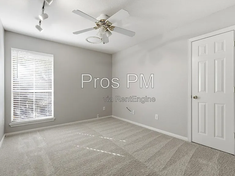 2921 Meadow Glen Dr — Photo 29