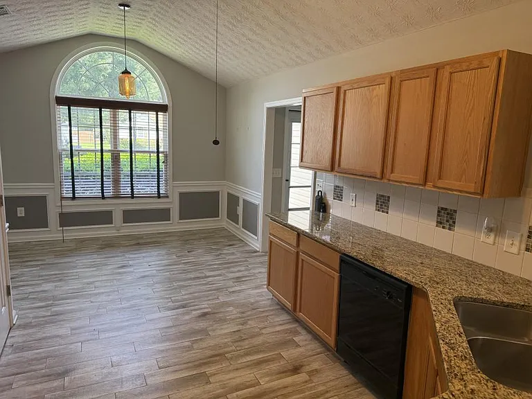34 Winding Creek Ct — Photo 6