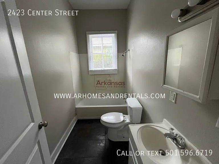 2423 Center St — Photo 8
