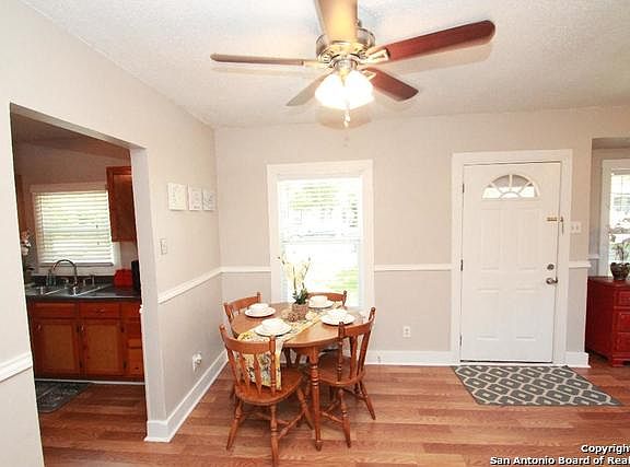 4th image of 716 Linda Lou Dr