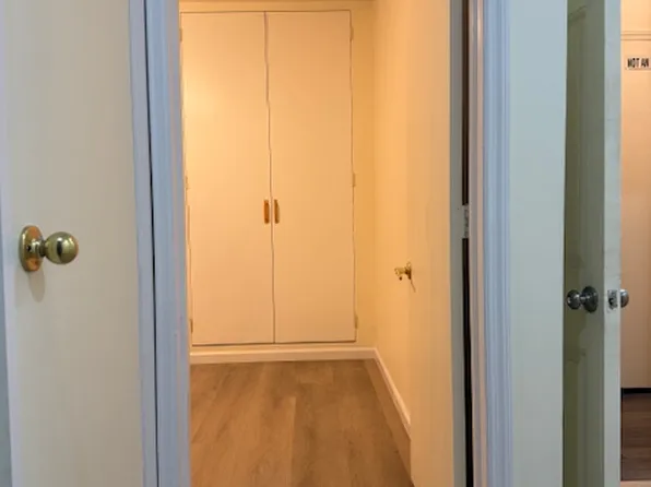 569 Vermont Street image 5 of 19