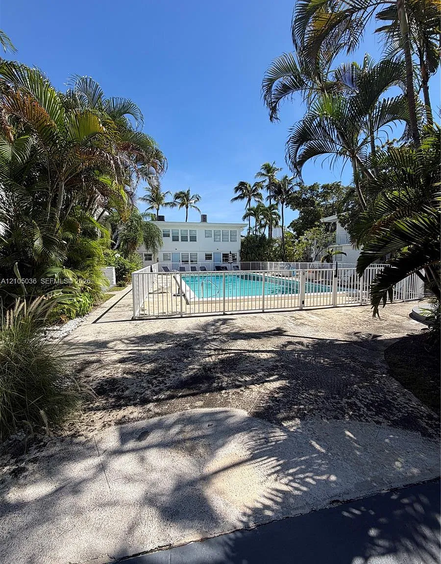 The Tropical Resort Condo — Photo 4
