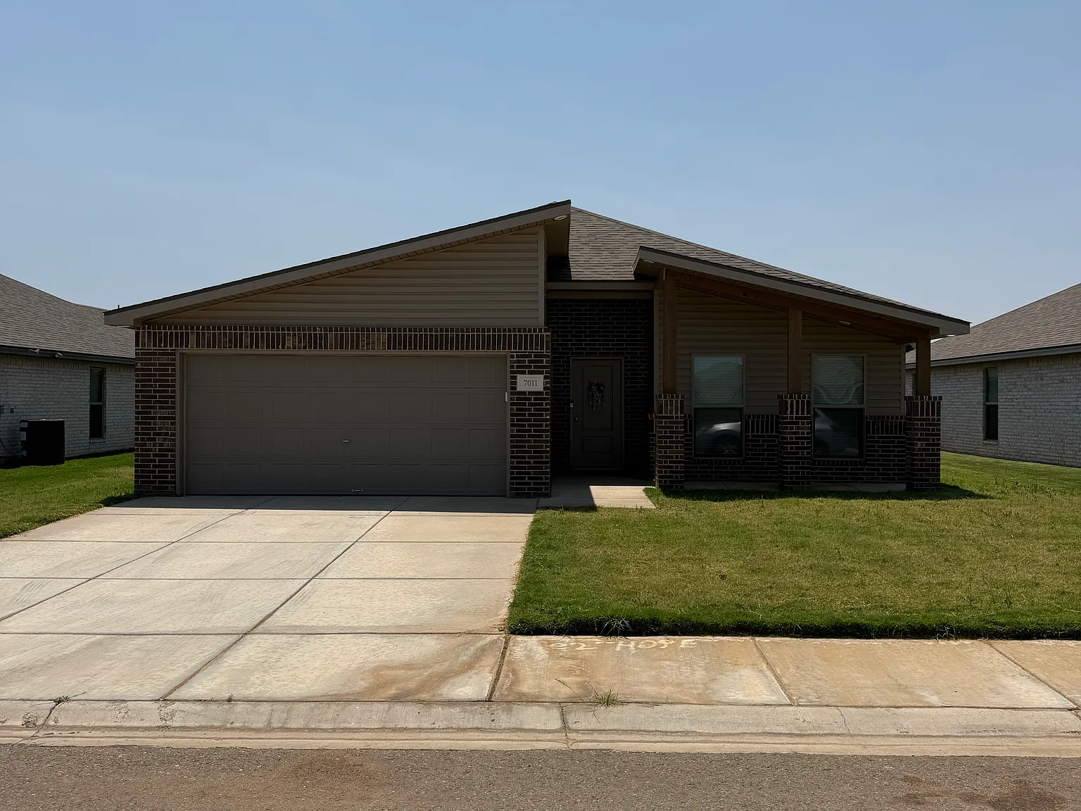 3 bed, 1600 sqft, $1,700 — Photo 1