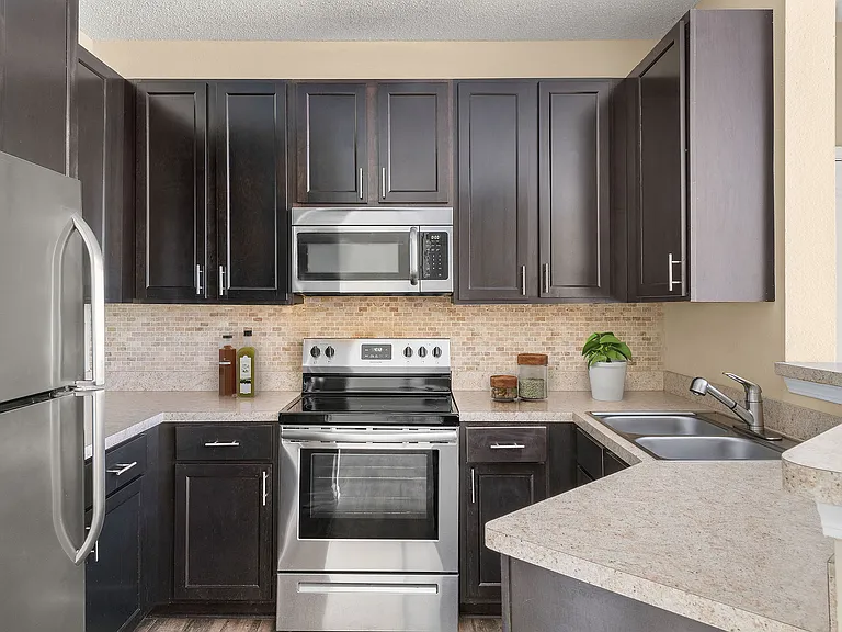 C242940_ChattahoocheeRidge_3B2B_401_KITCHEN_02_03