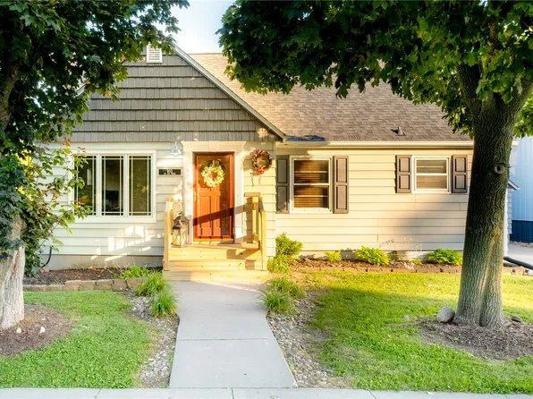 903 1st Ave NW, Mount Vernon, IA 52314
