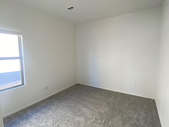 5th image of 392 Wyatt Ave