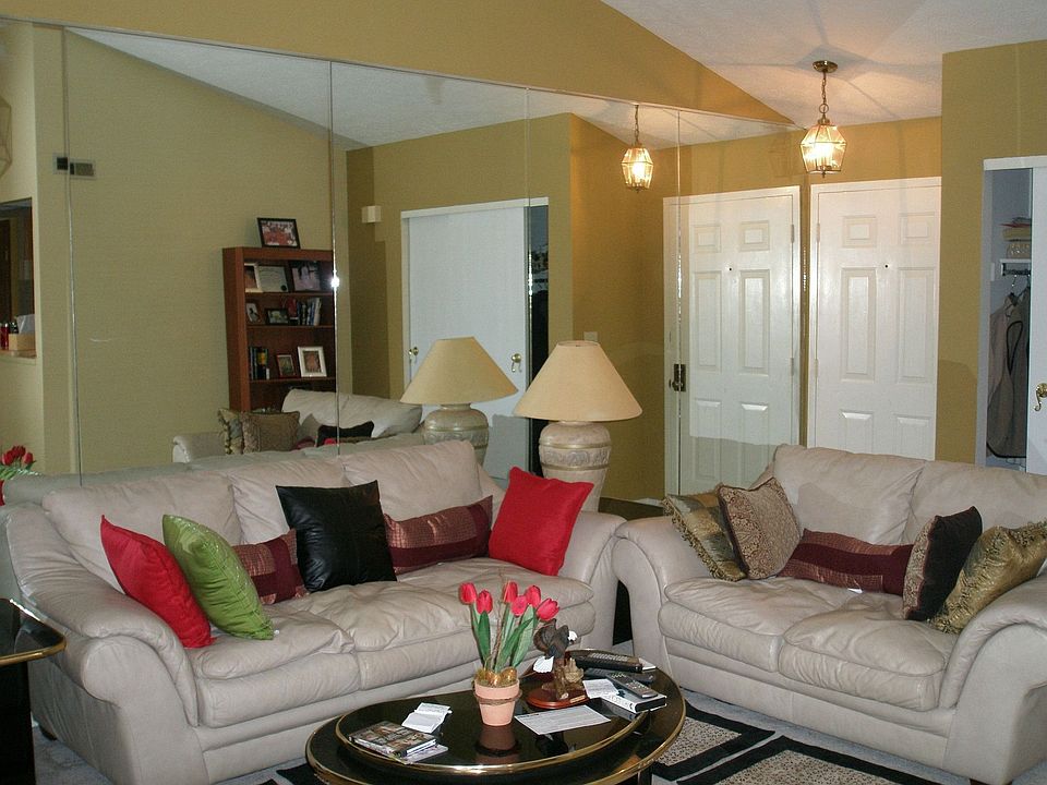 Spacious Living roon with a mirrored walled