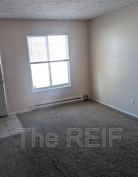 721 Peachtree Pl — Photo 2