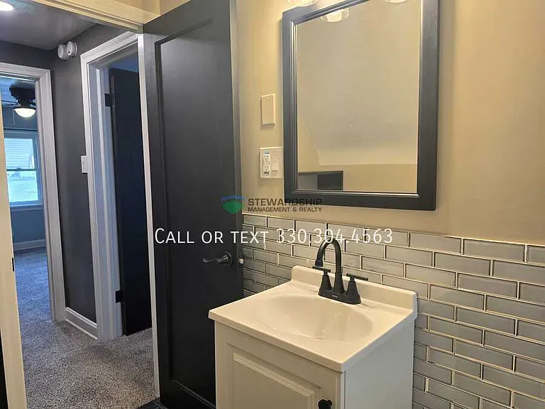 2119 Maple Ave NE — Photo 17