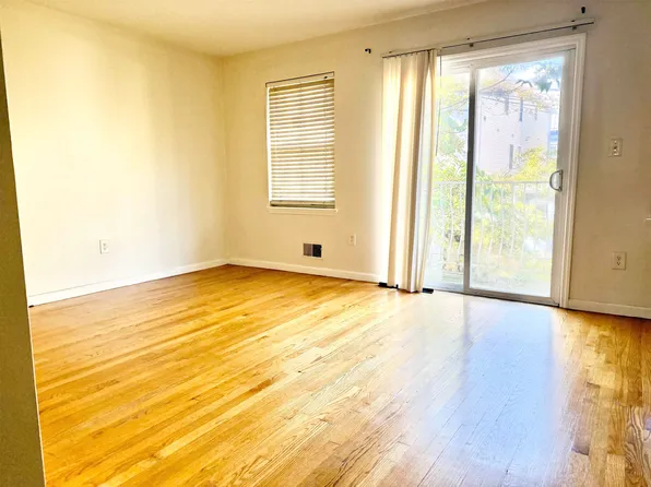 207 New York Avenue image 9 of 21