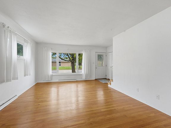 3rd image of 1871 41st St