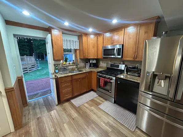 56 E Cedar Ave, Marlton, NJ 08053