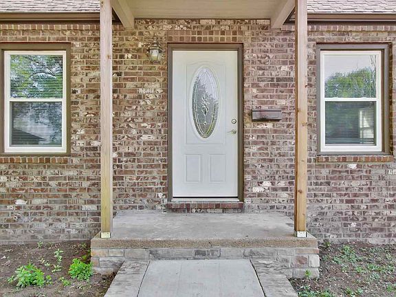 4th image of 1704 N Westwood Ave