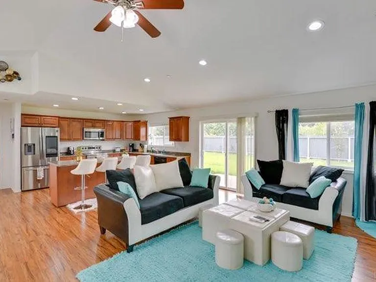 1680 Arlington Dr — Photo 5