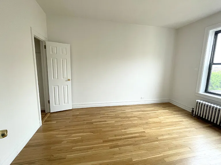 815 E 14th St #6C — Photo 6