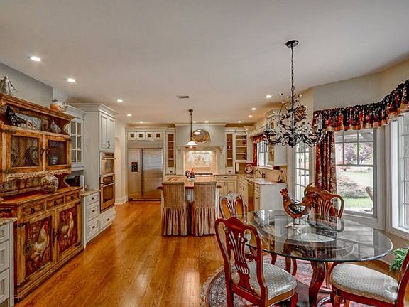 3rd image of 15 Meadow Hill Ct