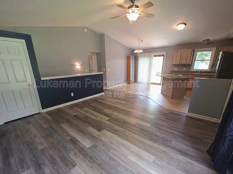 5635 Monticello Ave — Photo 4