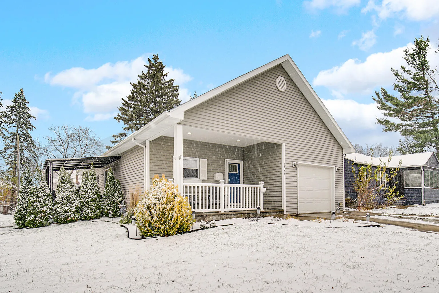 807 Plain St photo 1