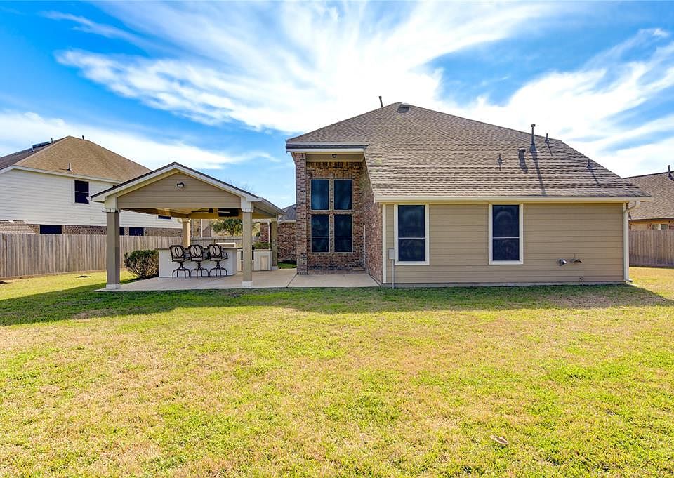 1st image of 203 Harbor Bend Lane
