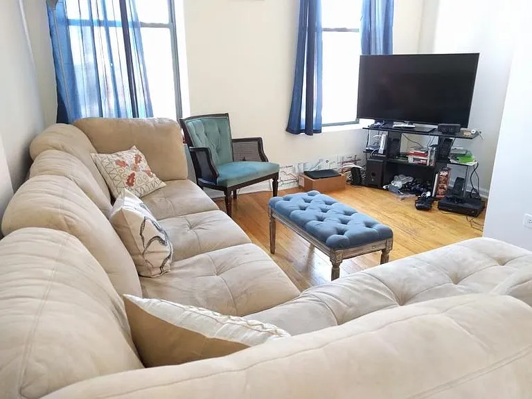 948 N Orleans St #303 — Photo 2
